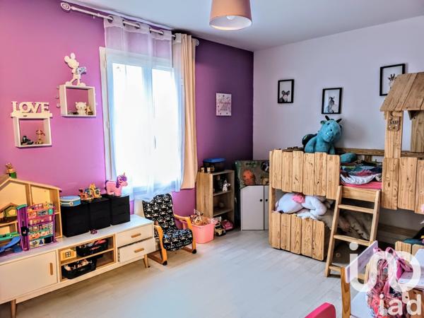 Maison traditionnelle 8 pièces de 175 m² à Brizambourg (17770)