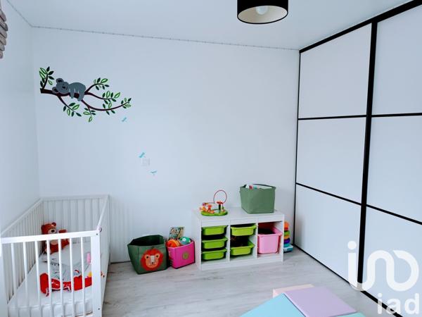 Maison traditionnelle 8 pièces de 175 m² à Brizambourg (17770)