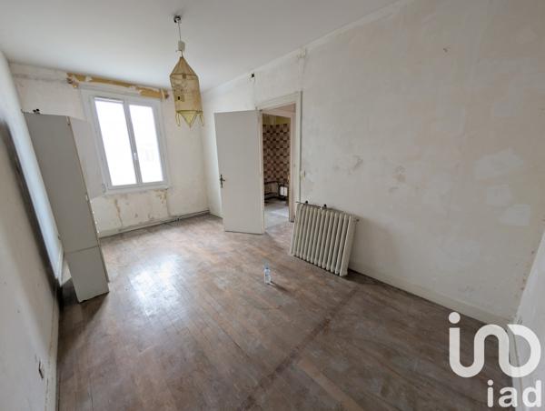 House for sale 4 rooms 76 m² Lussac-les-Châteaux