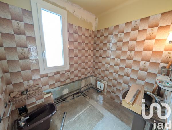 House for sale 4 rooms 76 m² Lussac-les-Châteaux