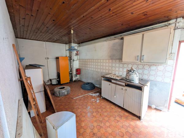 House for sale 4 rooms 76 m² Lussac-les-Châteaux