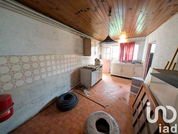 House for sale 4 rooms 76 m² Lussac-les-Châteaux