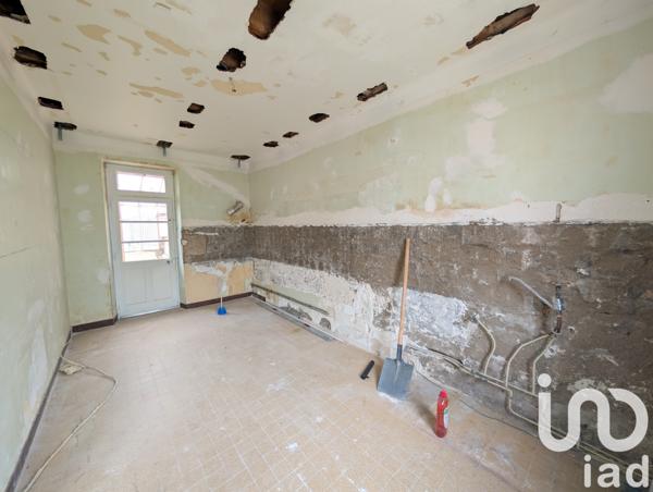 House for sale 4 rooms 76 m² Lussac-les-Châteaux