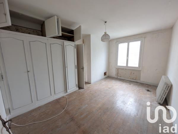 House for sale 4 rooms 76 m² Lussac-les-Châteaux