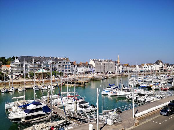 GRAND APPARTEMENT D'ANGLE avec vue mer et port !