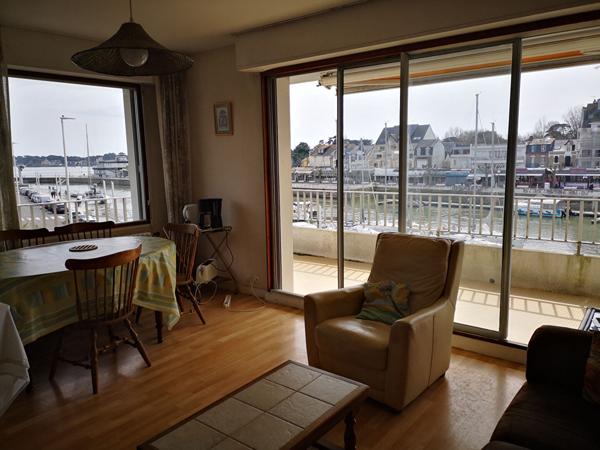 GRAND APPARTEMENT D'ANGLE avec vue mer et port !