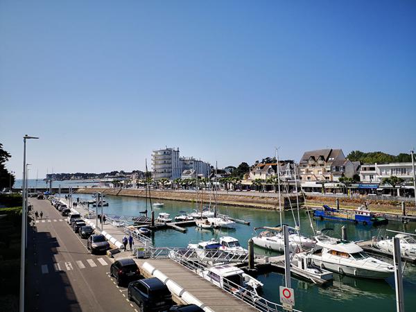 GRAND APPARTEMENT D'ANGLE avec vue mer et port !