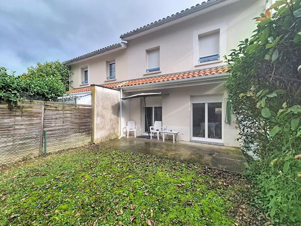 Appartement Saint Seurin Sur l'Isle 3 pièces 59 m² avec jardinet et place de parking , Saint seurin sur l isle