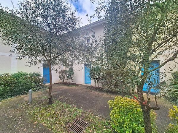 Appartement Saint Seurin Sur l'Isle 3 pièces 59 m² avec jardinet et place de parking , Saint seurin sur l isle