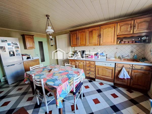 Maison de village avec ses grandes dépendances