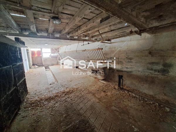 Maison de village avec ses grandes dépendances