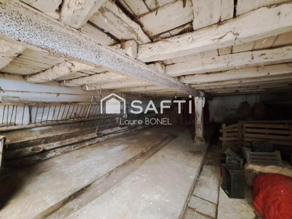 Maison de village avec ses grandes dépendances