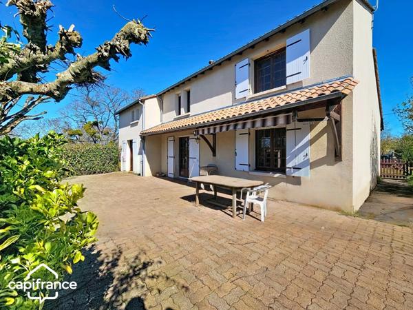 Argentonnay (79150) - Maison familiale 151 m² – 5 chambres dont 2 de plain-pied – sous-sol, jardin 1 350 m²