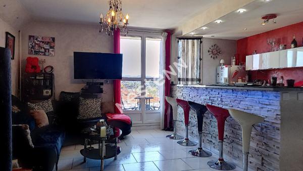 Appartement de 3 pièces de 65 m² à Toulon Ouest avec vue mer et belle pièce de vie