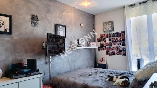 Appartement de 3 pièces de 65 m² à Toulon Ouest avec vue mer et belle pièce de vie