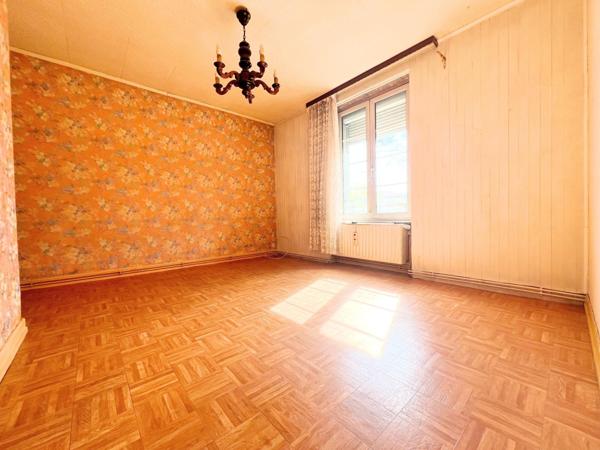 Appartement T2 à rénover de 62,24  m2 avec cave et grenier