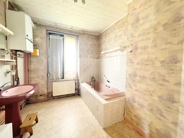 Appartement T2 à rénover de 62,24  m2 avec cave et grenier