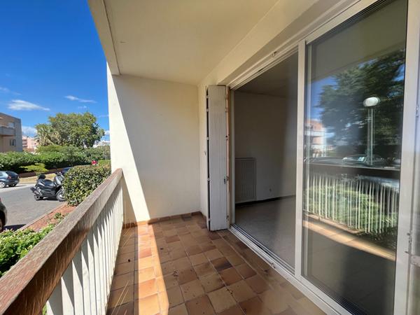 "HYERES GARE " Vente Appartement 3 pièce(s) 63.67 m2, Cave, Balcon, Loggia et Parking.