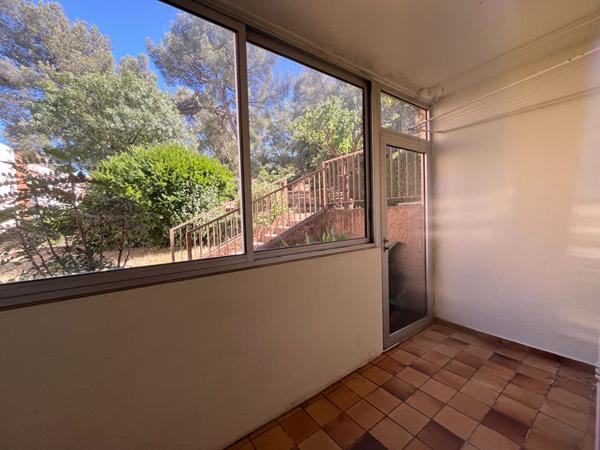 "HYERES GARE " Vente Appartement 3 pièce(s) 63.67 m2, Cave, Balcon, Loggia et Parking.