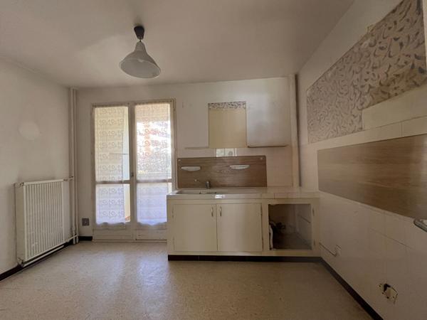 "HYERES GARE " Vente Appartement 3 pièce(s) 63.67 m2, Cave, Balcon, Loggia et Parking.