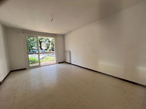 "HYERES GARE " Vente Appartement 3 pièce(s) 63.67 m2, Cave, Balcon, Loggia et Parking.