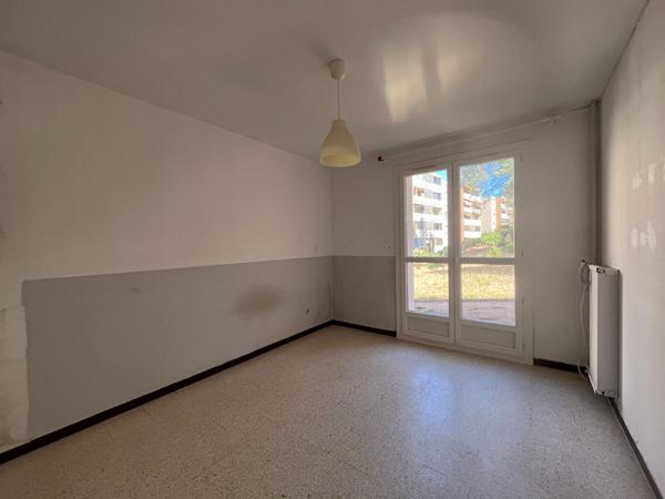 "HYERES GARE " Vente Appartement 3 pièce(s) 63.67 m2, Cave, Balcon, Loggia et Parking.