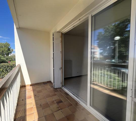 "HYERES GARE " Vente Appartement 3 pièce(s) 63.67 m2, Cave, Balcon, Loggia et Parking.