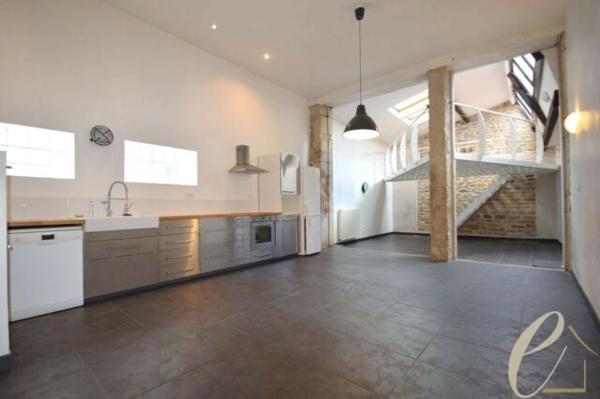 Lyon 3ème Halles Paul Bocuse – Magnifique Appartement T3 meublé en dernier étage de 66 m² avec 2 balcons et vue dégagée