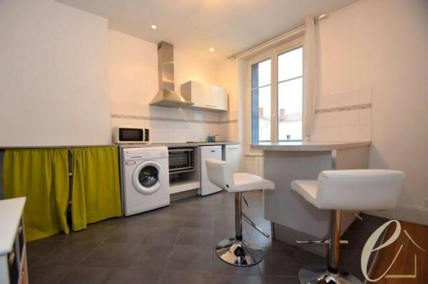 Lyon 3ème Halles Paul Bocuse – Magnifique Appartement T3 meublé en dernier étage de 66 m² avec 2 balcons et vue dégagée