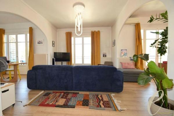 Lyon 3ème Halles Paul Bocuse – Magnifique Appartement T3 meublé en dernier étage de 66 m² avec 2 balcons et vue dégagée