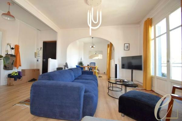 Lyon 3ème Halles Paul Bocuse – Magnifique Appartement T3 meublé en dernier étage de 66 m² avec 2 balcons et vue dégagée