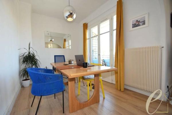 Lyon 3ème Halles Paul Bocuse – Magnifique Appartement T3 meublé en dernier étage de 66 m² avec 2 balcons et vue dégagée