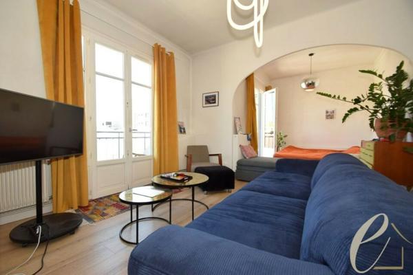 Lyon 3ème Halles Paul Bocuse – Magnifique Appartement T3 meublé en dernier étage de 66 m² avec 2 balcons et vue dégagée
