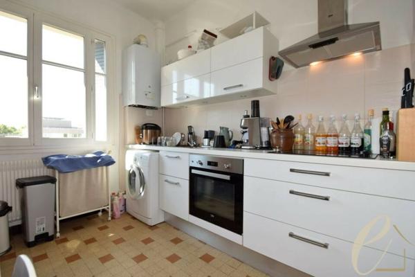 Lyon 3ème Halles Paul Bocuse – Magnifique Appartement T3 meublé en dernier étage de 66 m² avec 2 balcons et vue dégagée