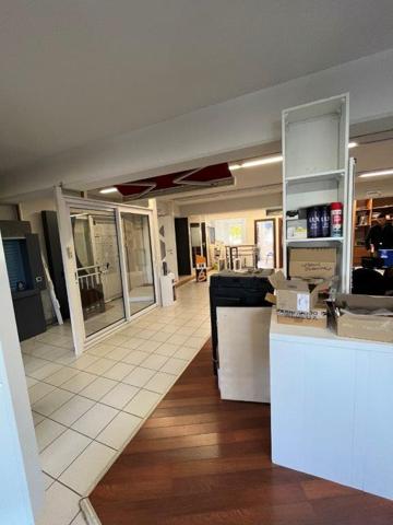 Rodez, Avenue de la Gineste, local commercial