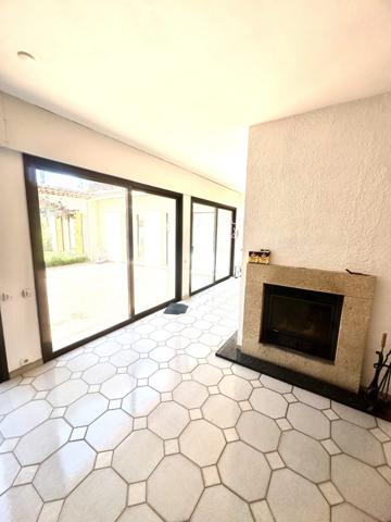 À vendre - Maison individuelle, 4 pièces située à Antibes (06160)