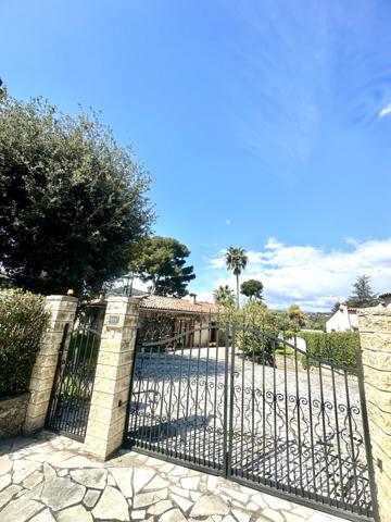 À vendre - Maison individuelle, 4 pièces située à Antibes (06160)