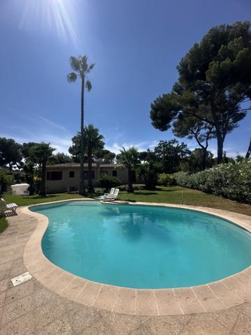 À vendre - Maison individuelle, 4 pièces située à Antibes (06160)