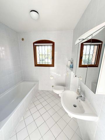 À vendre - Maison individuelle, 4 pièces située à Antibes (06160)