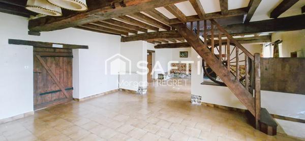 Longère en pierres T8 213 m²