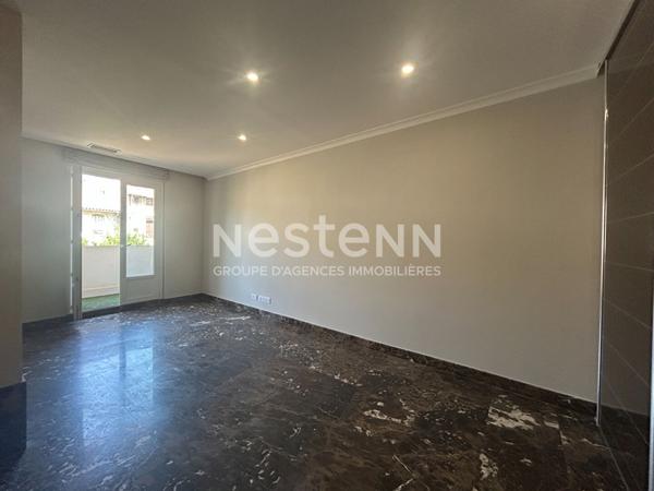 Bureaux (modifiable en habitation) 150m² avec PARKING - Grand standing au coeur d'Avignon intra-muros