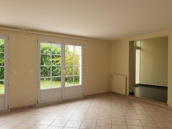 À vendre - Maison mitoyenne 1 côté, 8 pièces située à Compiègne (60200)