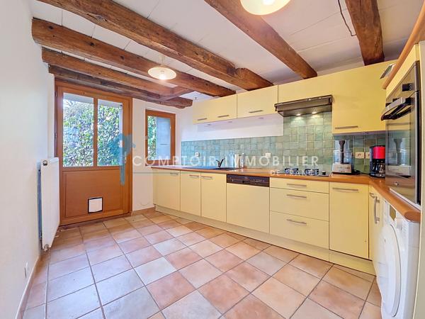 Maison de village
                                                                                                                                                                                                                                                                                                                        3 pièce(s)                                                                                                                                                                                                          2 chambre(s)                                                                                                                                                                                                          94  m²