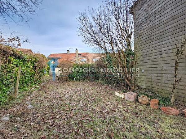 Maison de village
                                                                                                                                                                                                                                                                                                                        3 pièce(s)                                                                                                                                                                                                          2 chambre(s)                                                                                                                                                                                                          94  m²