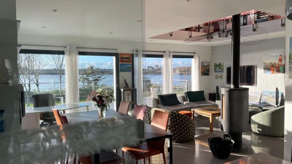 Ile-Tudy, une contemporaine d'exception de 210 m² avec une vue sur l'étang de Kermor, la plage à pied !