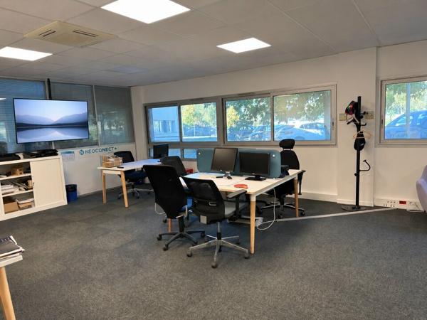 TOURS NORD BUREAUX A LOUER 157 M² 5 PARKINGS