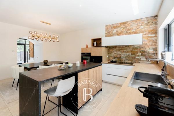 Aix-en-Provence, Maison 5 Chambres -  250 m² à vendre