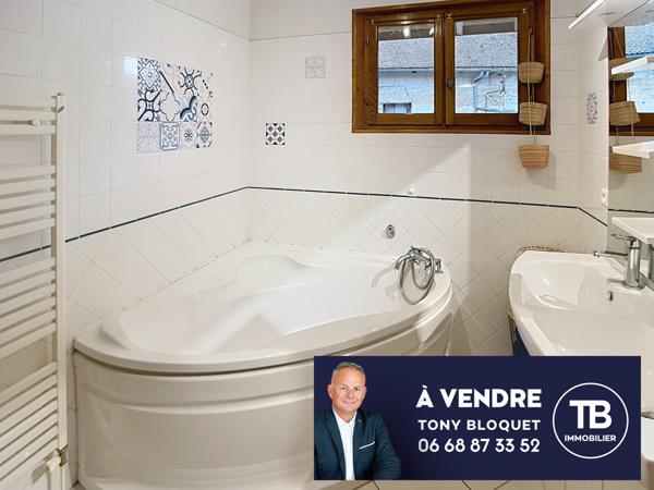 Bourgoin-Jallieu (38300) ST SAVIN - CORPS DE FERME RENOVE AVEC DEPENDANCES