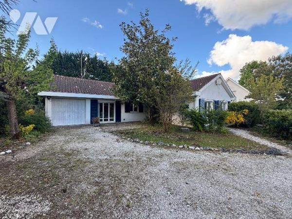 A VENDRE, Gironde, Proche Bordeaux, LE TAILLAN MEDOC, domaine de Hontane, sur un terrain de 105...