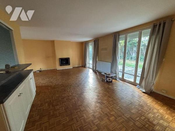 A VENDRE, Gironde, Proche Bordeaux, LE TAILLAN MEDOC, domaine de Hontane, sur un terrain de 105...